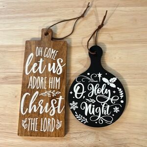 -Set of two mini Christmas cutting boards perfect for tiered tray decor